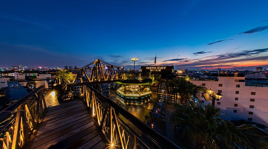 Moonlight Sky Bar – 94 Mã Mây